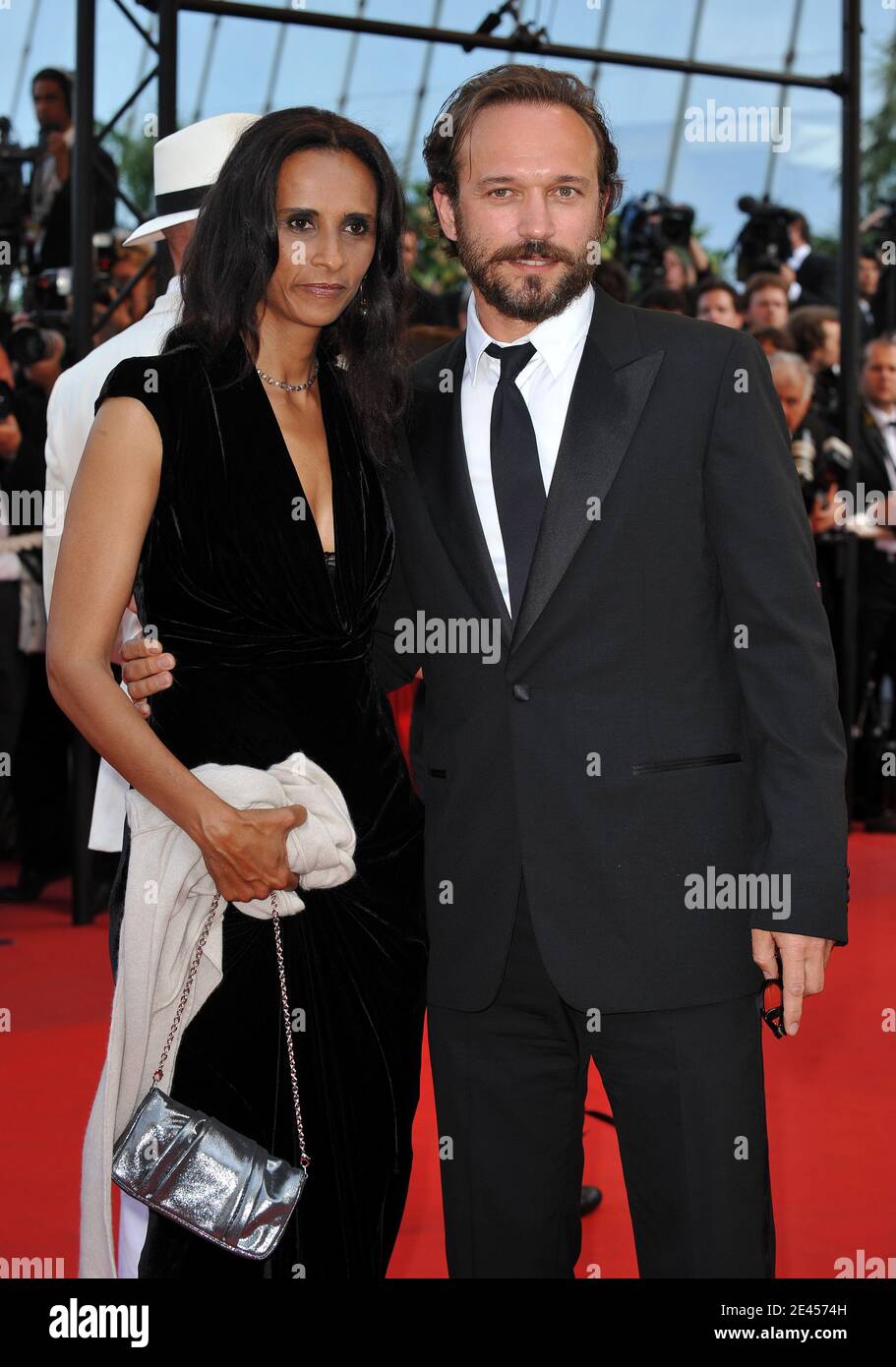 'Vincent Perez und Karine Silla besuchen die Vorführung von ''Inglourious Basterds'' bei den 62. Filmfestspielen in Cannes. Cannes, Frankreich, 20. Mai 2009. Foto von Lionel Hahn/ABACAPRESS.COM (im Bild)' Stockfoto