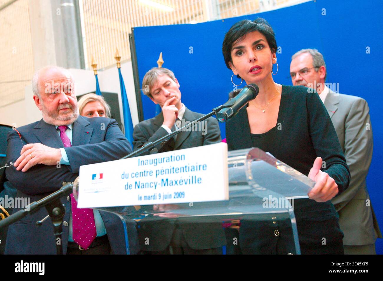 Rachida Dati, Garde des Sceaux, Ministre de la Justice Incure, en Presence de Andre Rossinot depute Maire de Nancy et Laurent Henart depute UMP, le Centre penitentiaire Nancy-Maxeville, Meurthe et Moselle, France, le 9 Juin, 2009. Foto Mathieu Cugnot/ABACAPRESS.COM Stockfoto