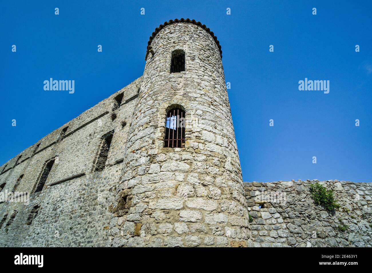 Château de Tornac in der Nähe von Anduze, die Ursprünge der Burg Tornac stammen aus dem 11. Jahrhundert, ist es in Ruinen seit 1792, Gard Department, Okzitanie regio Stockfoto