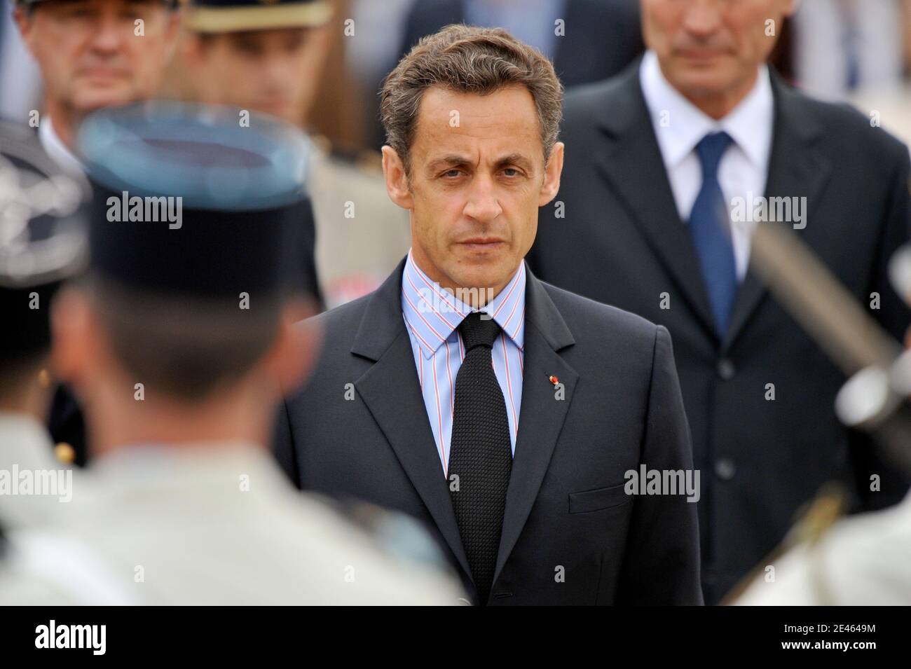 Der französische Präsident Nicolas Sarkozy nimmt am 18. Juni 2009 am Mont-Valerien in Suresnes bei Paris an der Zeremonie zum 69. Jahrestag des "Appells vom 18. Juni" Teil. Die gedenkfeiern fanden statt, wo die deutschen Behörden am 15. Dezember 1941 mehr als 70 Menschen in Mont-Valerien hingerichtet haben, als Reaktion auf einen französischen Angriff auf einen deutschen Offizier. Foto von Thierry Orban/ABACAPRESS.COM Stockfoto