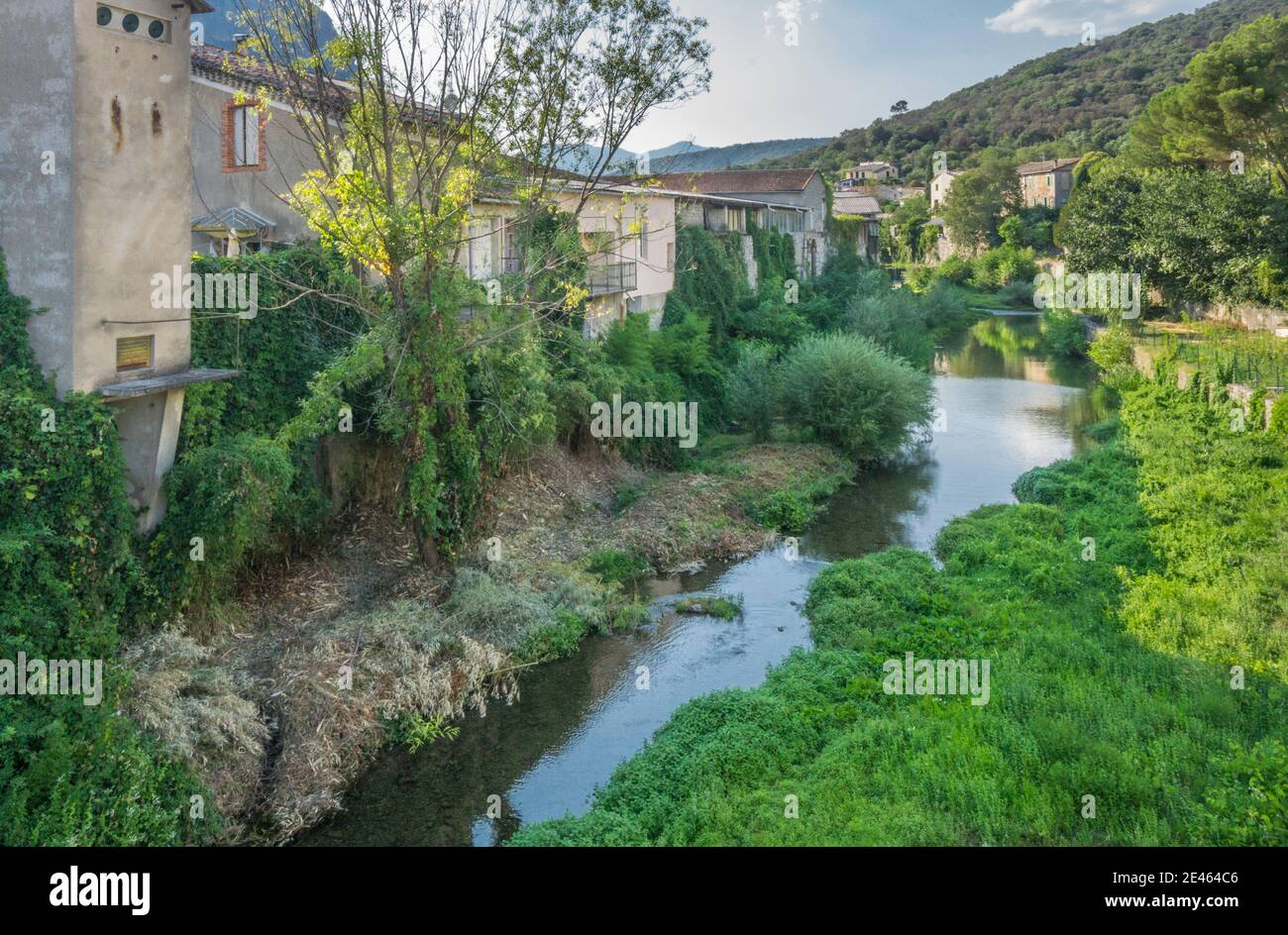 Vidourle Fluss in Saint-Hippolyte-du-Fort, Gard Department, Region Okzitanien, Südfrankreich Stockfoto
