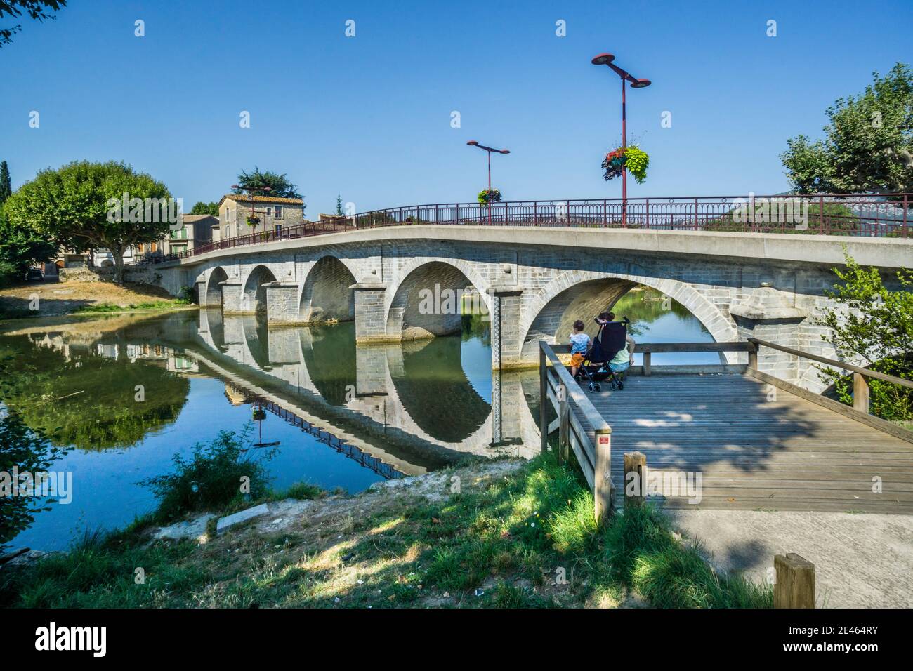 Brücke über den Fluss Vidourle in Quissac, Departement Gard, Region Okzitanien, Südfrankreich Stockfoto