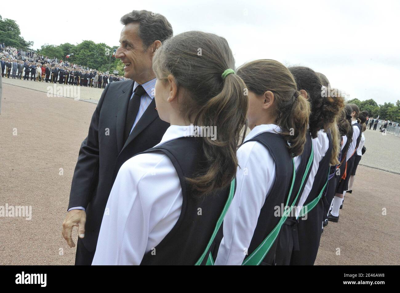 Der französische Präsident Nicolas Sarkozy nimmt am 18. Juni 2009 am Mont-Valerien in Suresnes bei Paris an der Zeremonie zum 69. Jahrestag des "Appells vom 18. Juni" Teil. Die gedenkfeiern fanden statt, wo die deutschen Behörden am 15. Dezember 1941 mehr als 70 Menschen in Mont-Valerien hingerichtet haben, als Reaktion auf einen französischen Angriff auf einen deutschen Offizier. Foto von Elodie Gregoire/ABACAPRESS.COM Stockfoto