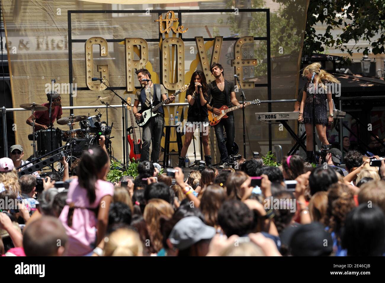 'High School Musical Ashley Tisdale tritt im Grove auf, um ihr Debütalbum ''Guilty Pleasure'' zu promoten. In Los Angeles, 27. Juni 2009. Foto von Lionel Hahn/ABACAPRESS.COM' Stockfoto