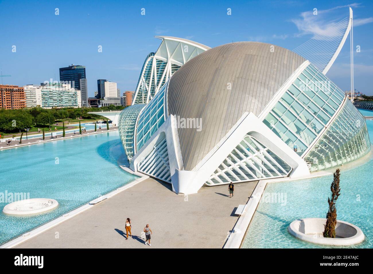 Spanien Valencia Ciudad de las Artes y las Ciencias Der Künste und Wissenschaften Santiago Calatrava Architektur L'Hemisferic Planetarium laserium Außen Stockfoto