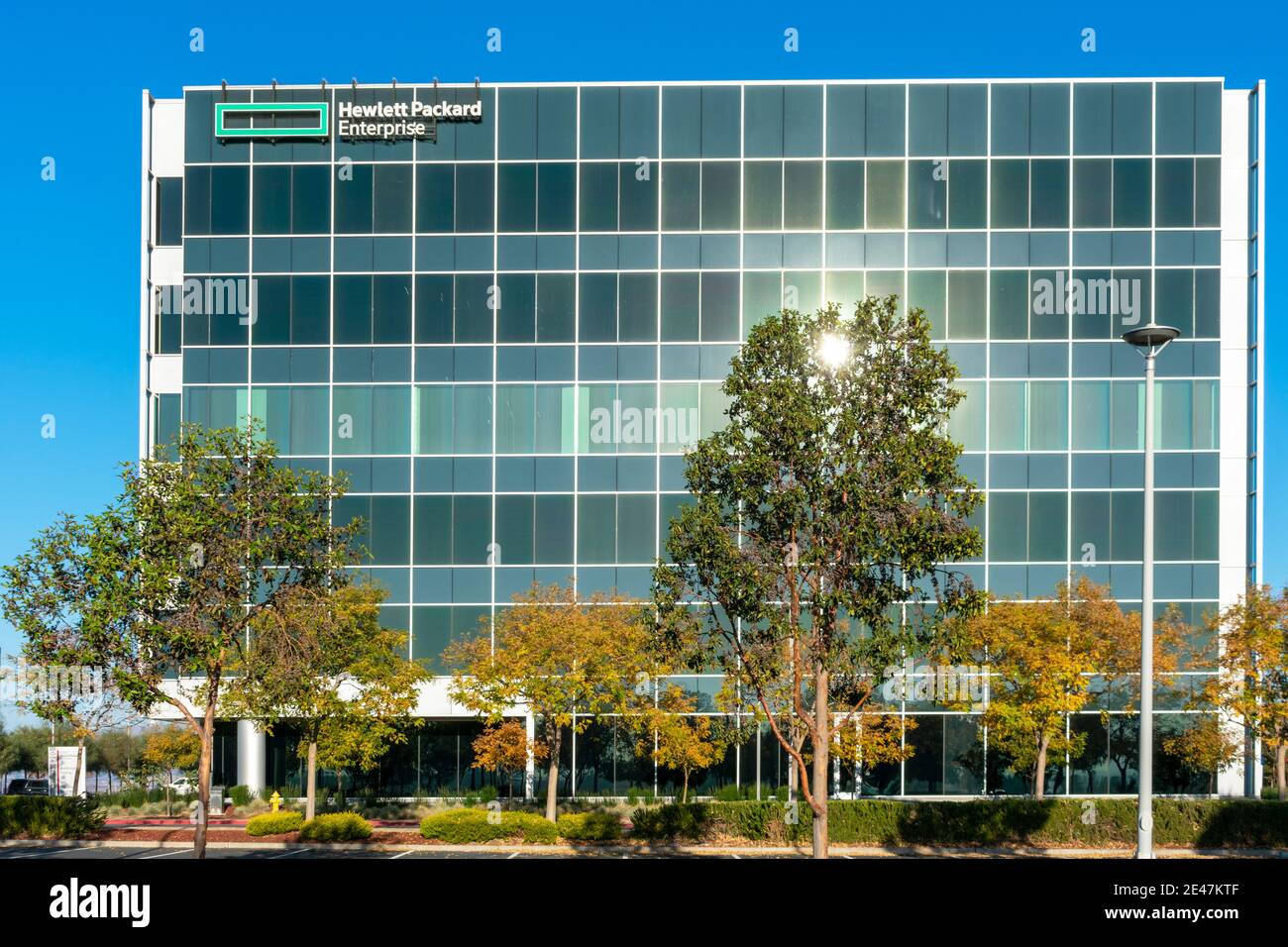 Hewlett Packard Enterprise Hauptsitz Gebäude des Unternehmens Informationstechnologie Unternehmen in Silicon Valley - San Jose, Kalifornien, USA - 2020 Stockfoto