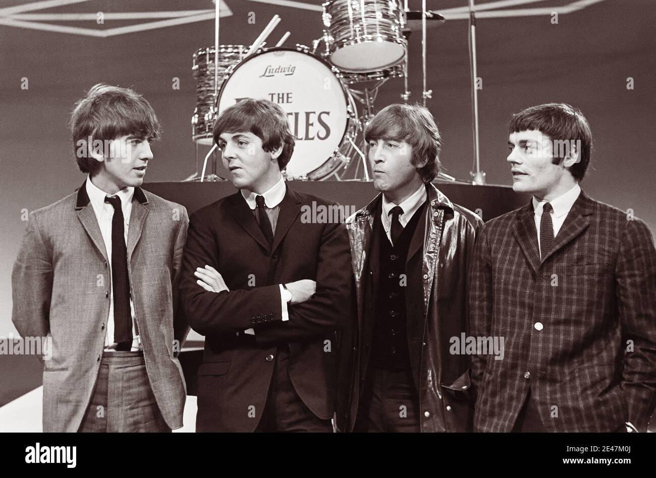 Die Beatles (mit Jimmie Nichols, der für Ringo Starr steht) bei einem Fernsehauftritt in Treslong in Hillegom, Niederlande, unweit von Amsterdam, am 5. Juni 1964. Stockfoto