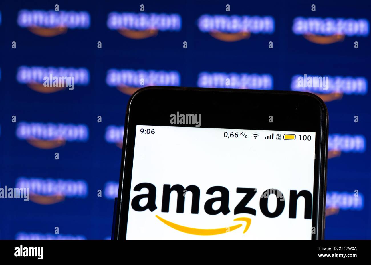 In diesem Foto Illustration Amazon Logo auf Smart angezeigt Telefon Stockfoto