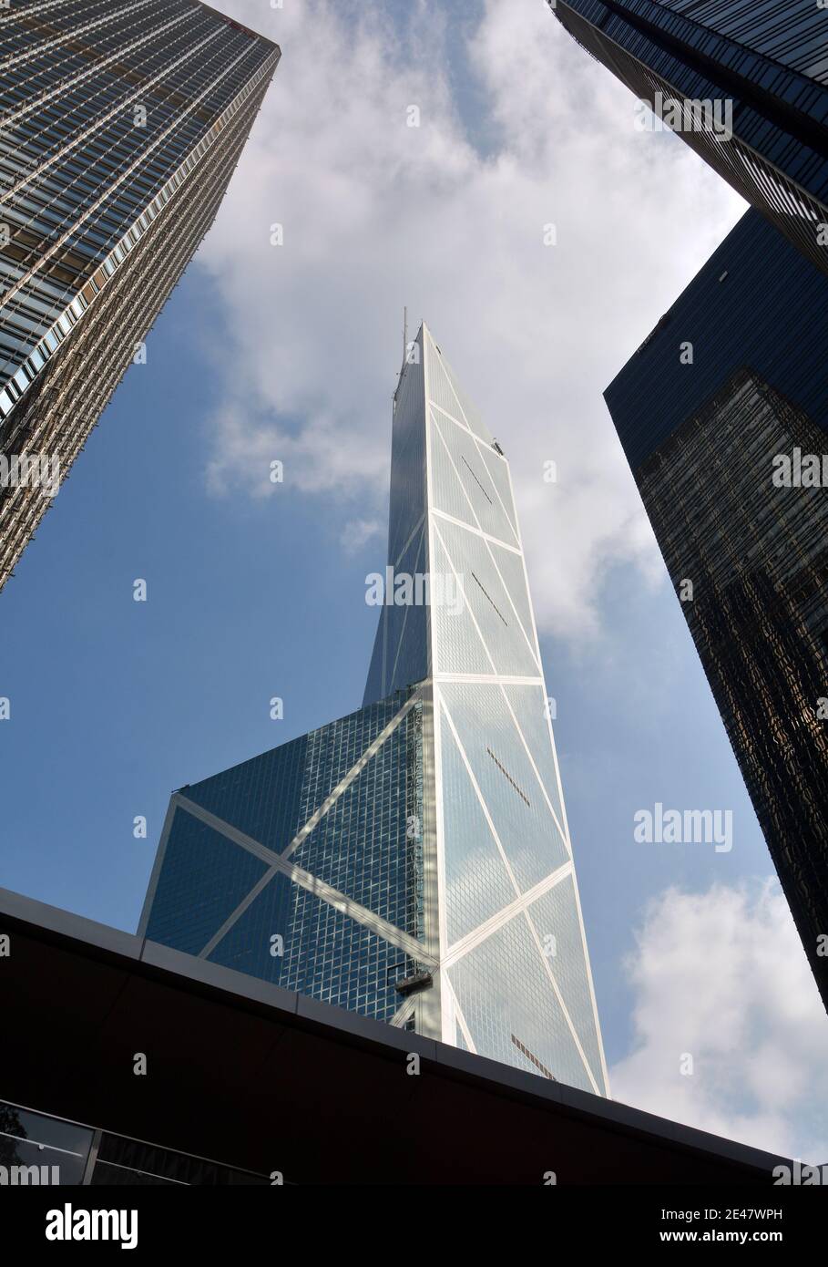 Der ikonische Turm der Bank of China, umrahmt von den hohen Gebäuden Hongkongs. Stockfoto