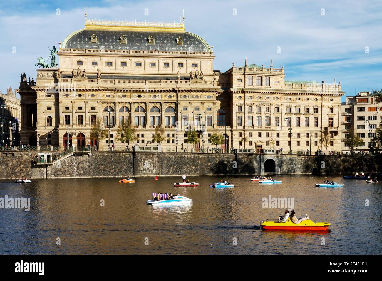 Nationaltheater Prag Moldau Stockfoto