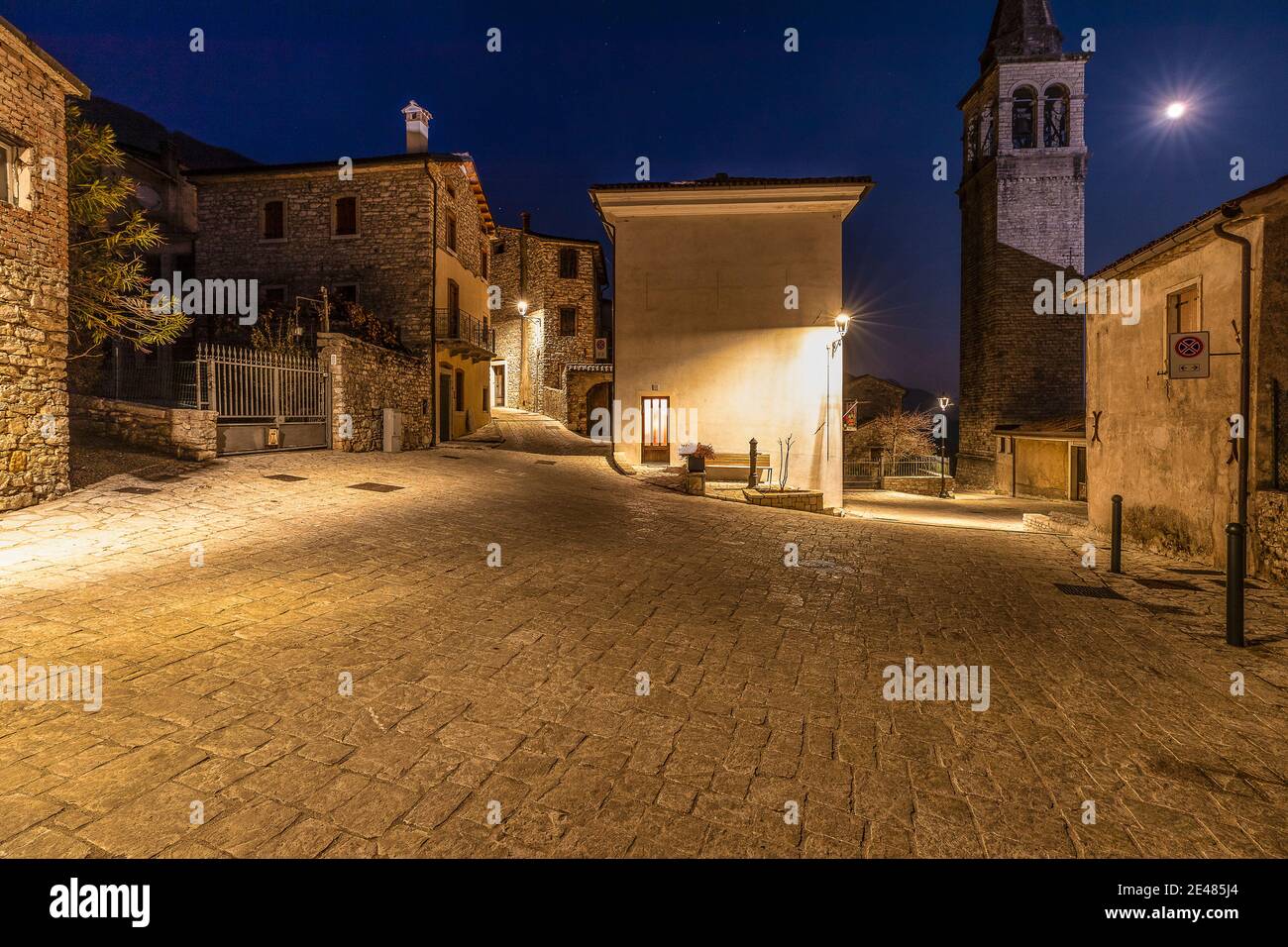 Italien Venetien Prealpi Trevigiane - Revine - das Dorf Stockfoto