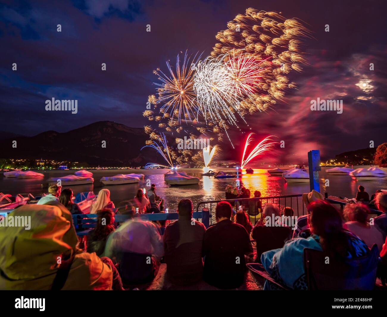 Annecy (Südostfrankreich): Feuerwerk vom Juli 14 auf dem Paquier-Gelände, am Ufer des Annecy-Sees Stockfoto