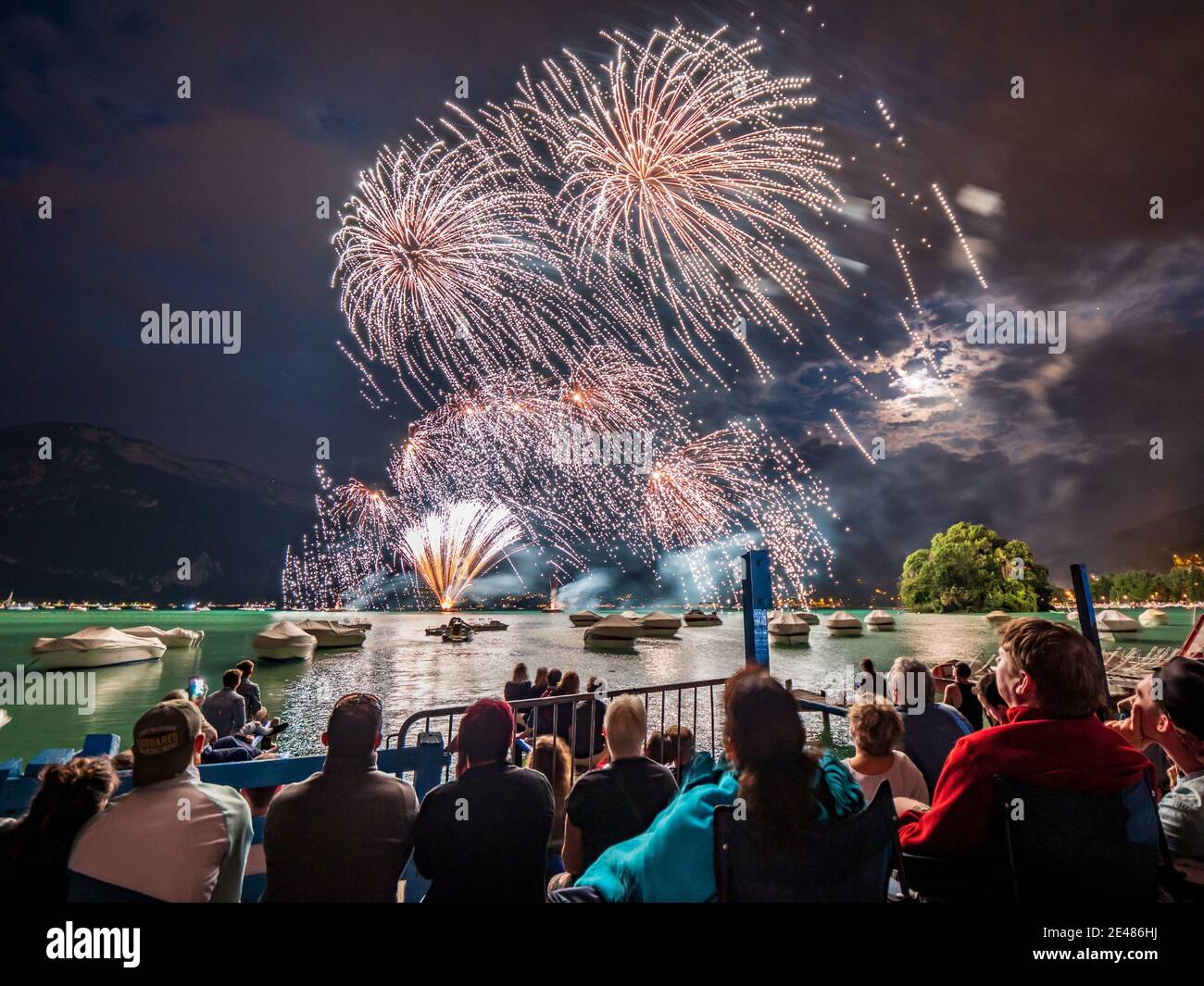Annecy (Südostfrankreich): Feuerwerk vom Juli 14 auf dem Paquier-Gelände, am Ufer des Annecy-Sees Stockfoto