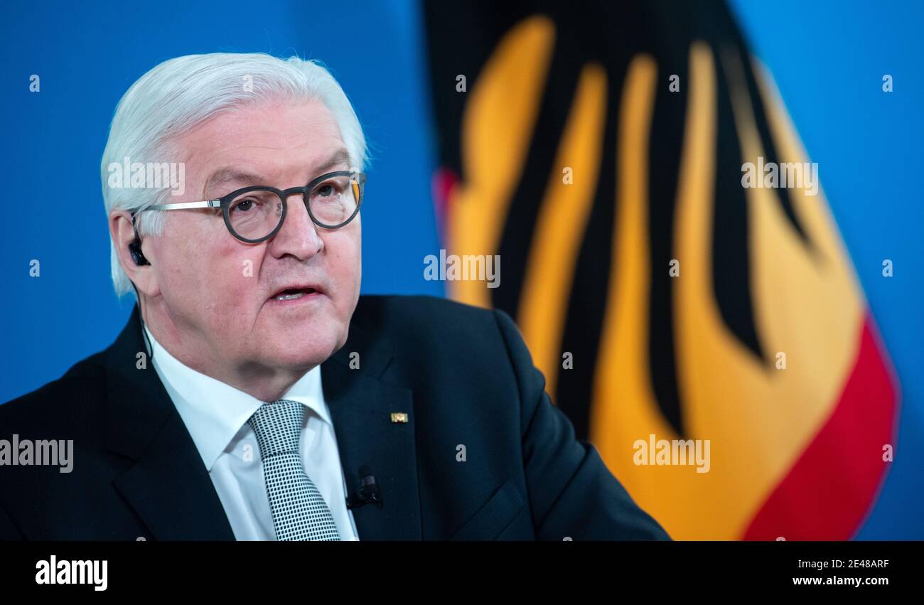 22. Januar 2021, Berlin: Bundespräsident Frank-Walter Steinmeier wird sich in seiner zweiten "Bürgersituation" aus dem Schloss Bellevue erneut per Live-Video mit den sieben Bürgern austauschen, mit denen er im Dezember 2020 erstmals über ihre Situation während der Pandemie sprach. Mit der "Bürgersituation" will der Bundespräsident direkt hören, wo seine Gesprächspartner die Herausforderungen und Probleme dieser Zeit sehen und ihre Ansichten zu den weiteren Entwicklungen im Land erfahren. Darüber hinaus will er wissen, welche Erfahrungen die Teilnehmer im Corona-Alltag haben und w Stockfoto