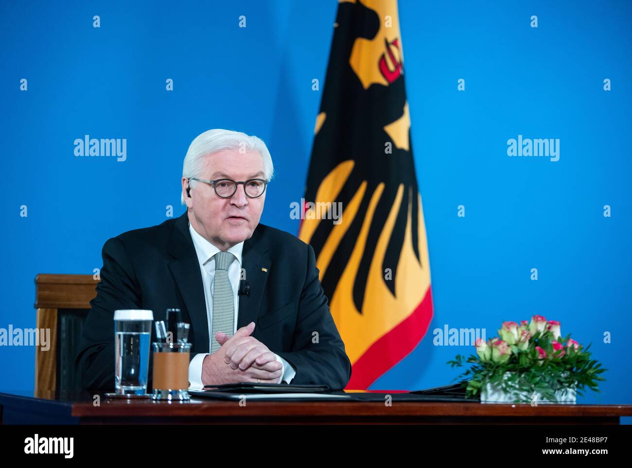 22. Januar 2021, Berlin: Bundespräsident Frank-Walter Steinmeier wird sich in seiner zweiten "Bürgersituation" aus dem Schloss Bellevue erneut per Live-Video mit den sieben Bürgern austauschen, mit denen er im Dezember 2020 erstmals über ihre Situation während der Pandemie sprach. Mit der "Bürgersituation" will der Bundespräsident direkt hören, wo seine Gesprächspartner die Herausforderungen und Probleme dieser Zeit sehen und ihre Ansichten zu den weiteren Entwicklungen im Land erfahren. Darüber hinaus will er wissen, welche Erfahrungen die Teilnehmer im Corona-Alltag haben und w Stockfoto