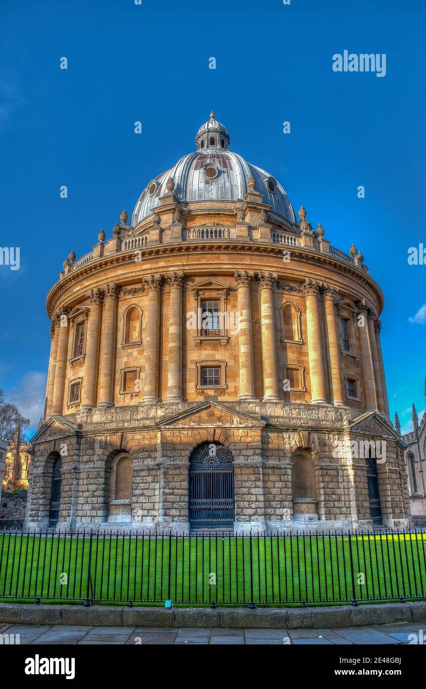 Die Radcliffe Camera ist ein Gebäude in Oxford, England, entworfen von James Gibbs im englischen palladianischen Stil und gebaut in 1737–1749, um die rAdc zu beherbergen Stockfoto