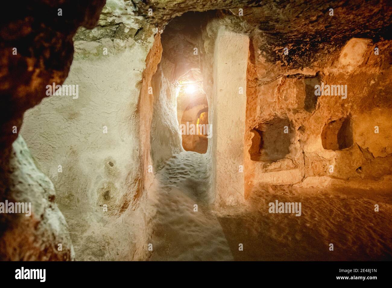 Durchgang innerhalb der unterirdischen Stadt in Kappadokien Stockfoto