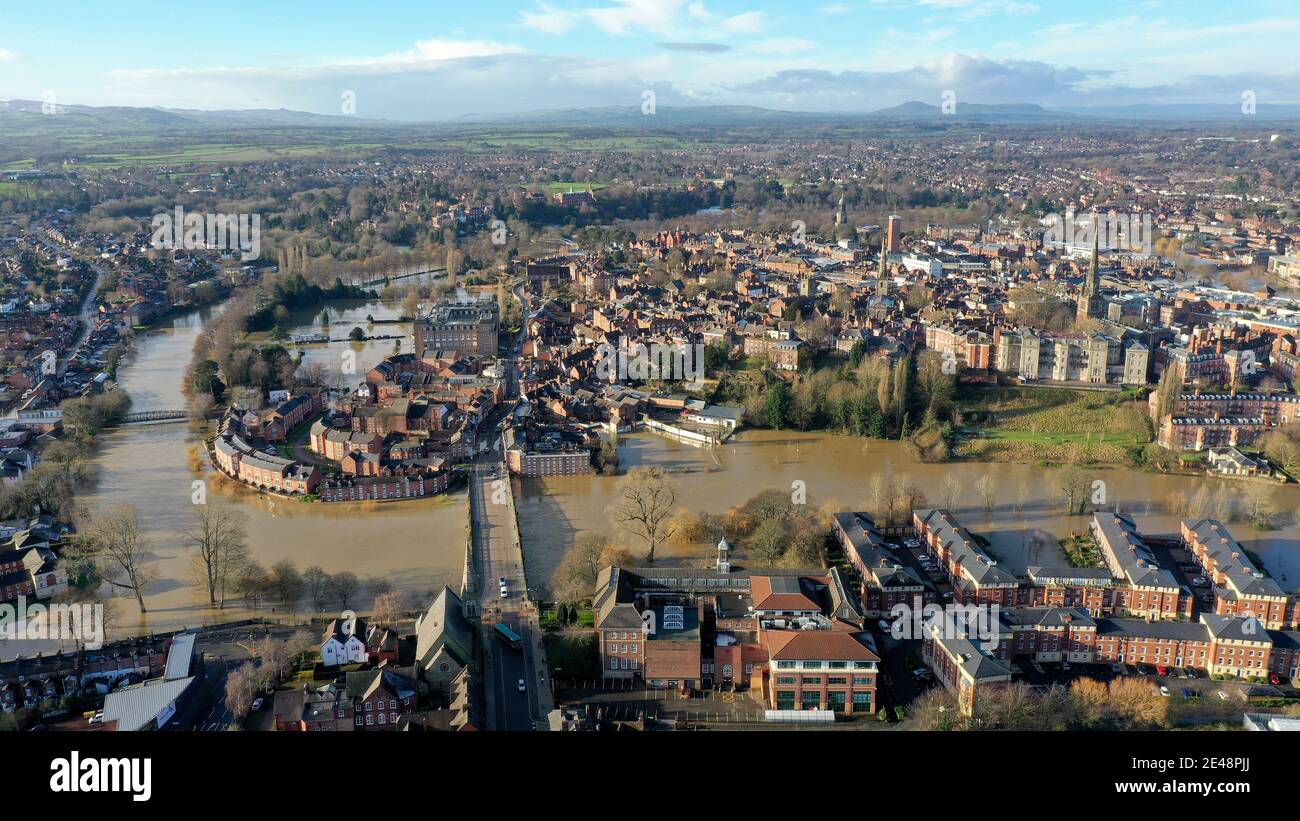 Shrewsbury, Shropshire, Großbritannien 22. Januar 2021. Fluss Severn überflutet die Stadt in der Nähe der englischen Brücke. Kredit: Sam Bagnall/Alamy Live Nachrichten Stockfoto