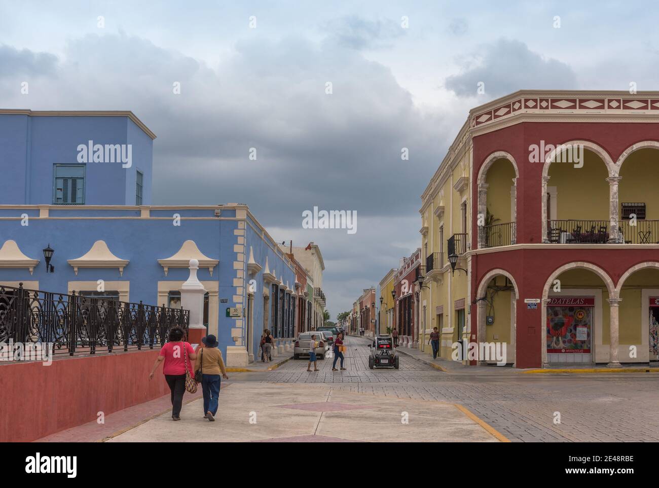 Fußgänger auf der Straße in Campeche City Mexiko Stockfoto