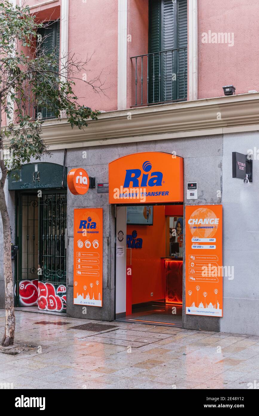 MADRID, SPANIEN - 21. Jan 2021: Geldtransfergeschäft in Madrid Spanien. Stockfoto