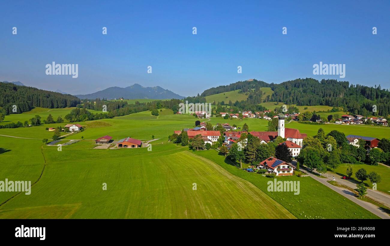 Wallfahrtskirche Maria Hilf in Speiden mit Burgruine Eisenberg