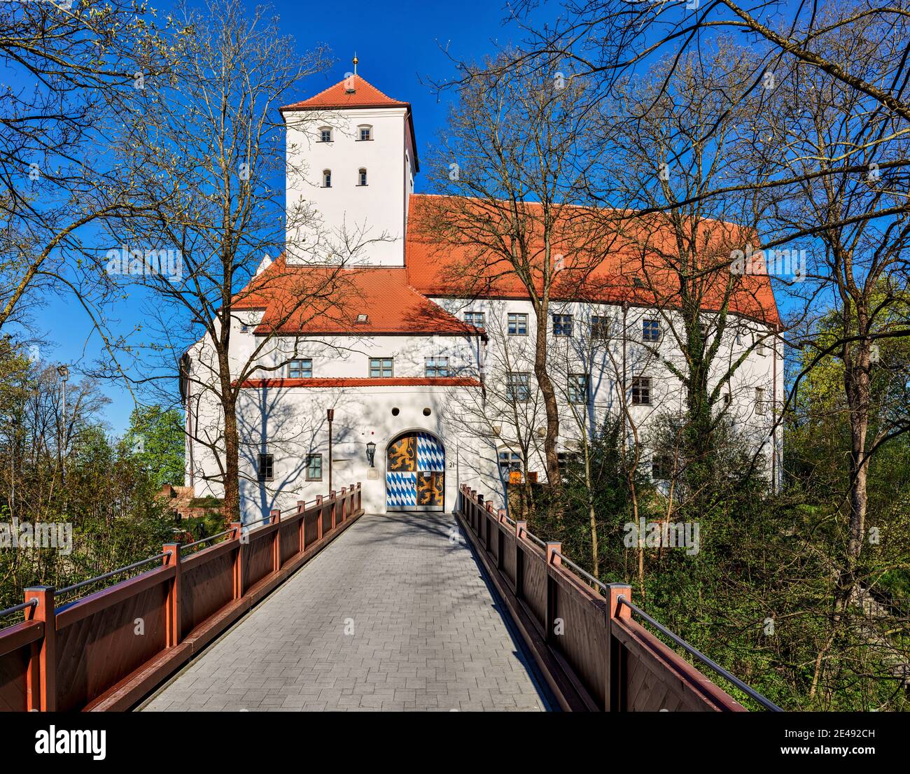 Schloss, Wittelsbacher, historische Sehenswürdigkeit, Sehenswürdigkeit, Denkmal, historisches Denkmal, Burggraben, Bäume, Renaissance-Pflanze, Renaissance-Schloss, Altbayern Stockfoto