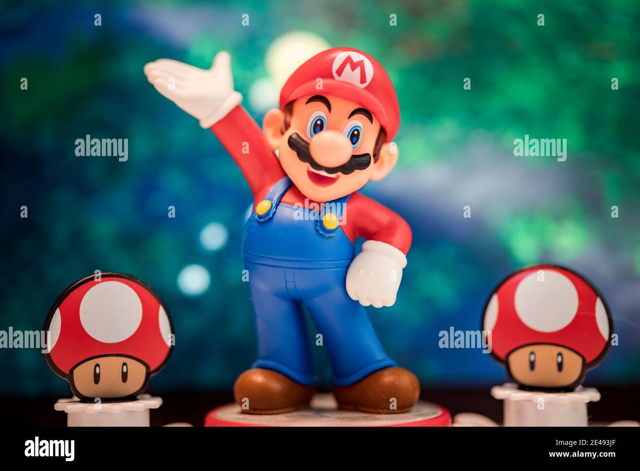 MOSKAU, RUSSLAND - 22. August 2020: Super Mario Bros Figur Charakter.Super Mario ist eine japanische Plattform Videospiel-Serie und Medien-Franchise erstellt b Stockfoto