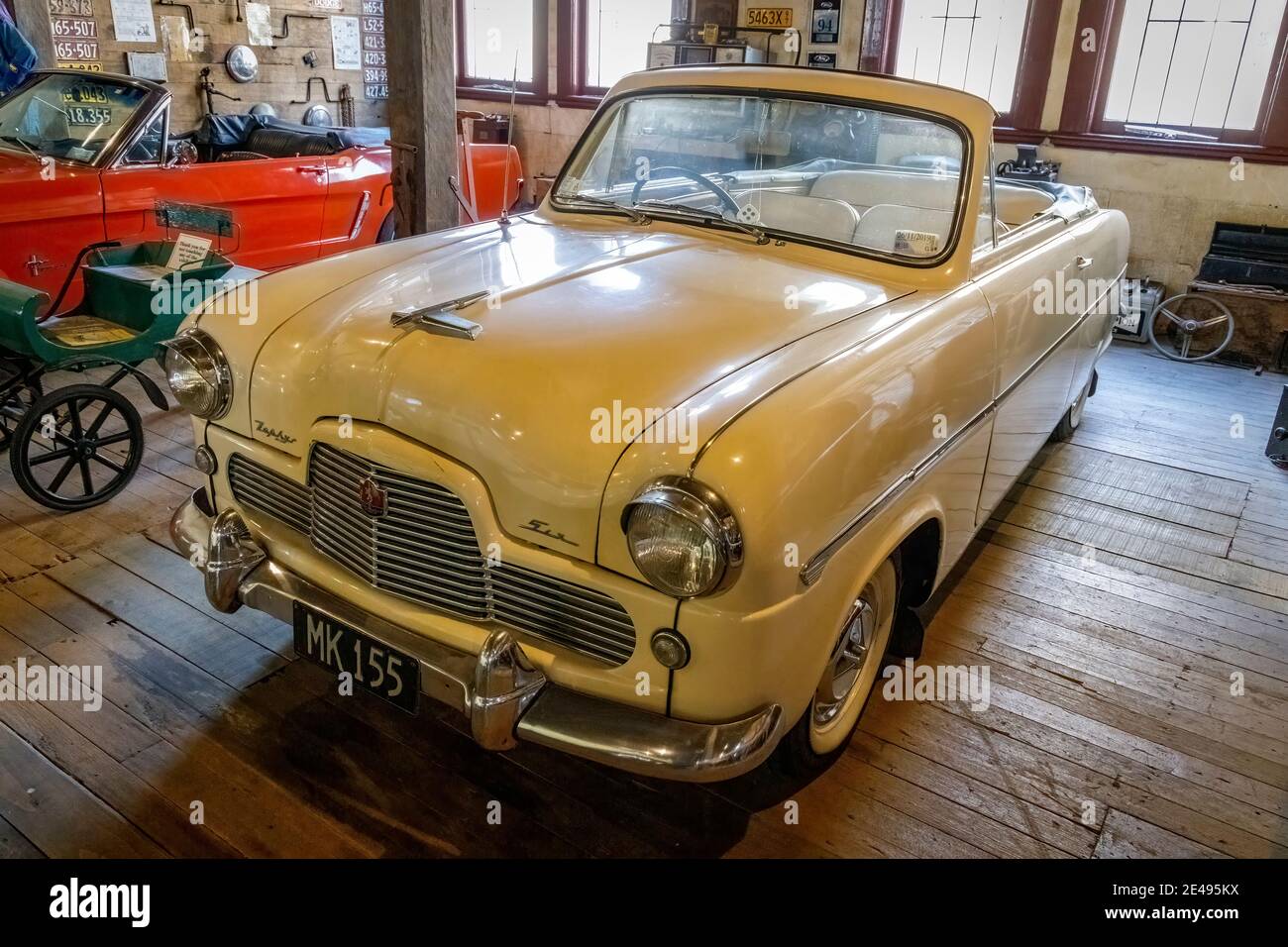 1955 Ford Zephyr Cabrio in der Oamaru Auto Collection, Oamaru, Neuseeland. Stockfoto