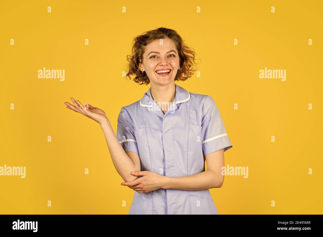 Selbstbewusste Ärztin. Healthcare und Medical Konzept. Glücklicher und erfolgreicher Arzt in medizinischer Uniform. Arbeit im Krankenhaus. Beste Qualität für Sie. Medizin ist meine Leidenschaft. Healthcare Professionals. Stockfoto