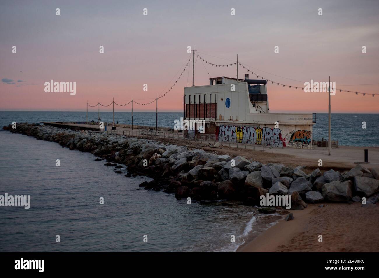 Geschlossen und gemauert Boo Beach Club Restaurant in La Mar Bella Strand von Barcelona. Stockfoto