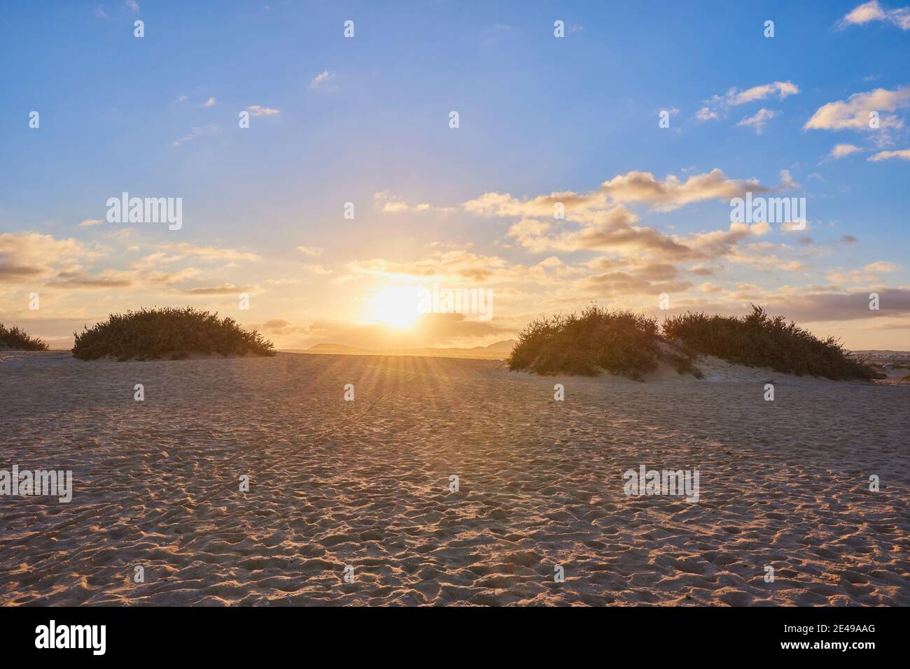 Sonnenuntergang am Strand von Playa del Pozo, Fuerteventura, Kanarische Inseln, Spanien Stockfoto