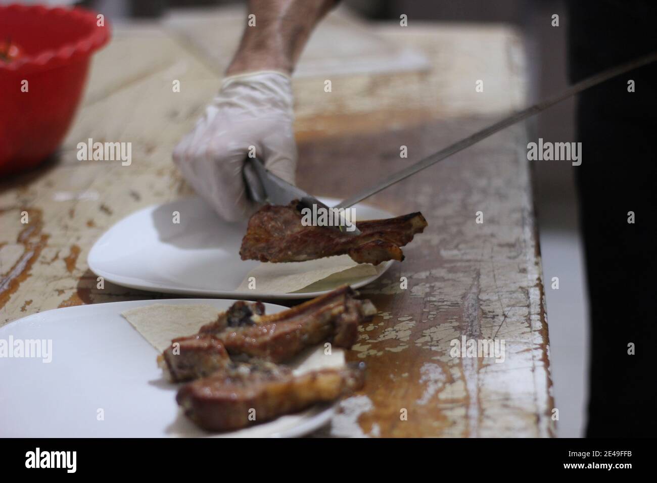 Kebabs - gegrillte Fleischspieße, Shish Kebab mit Gemüse Stockfoto