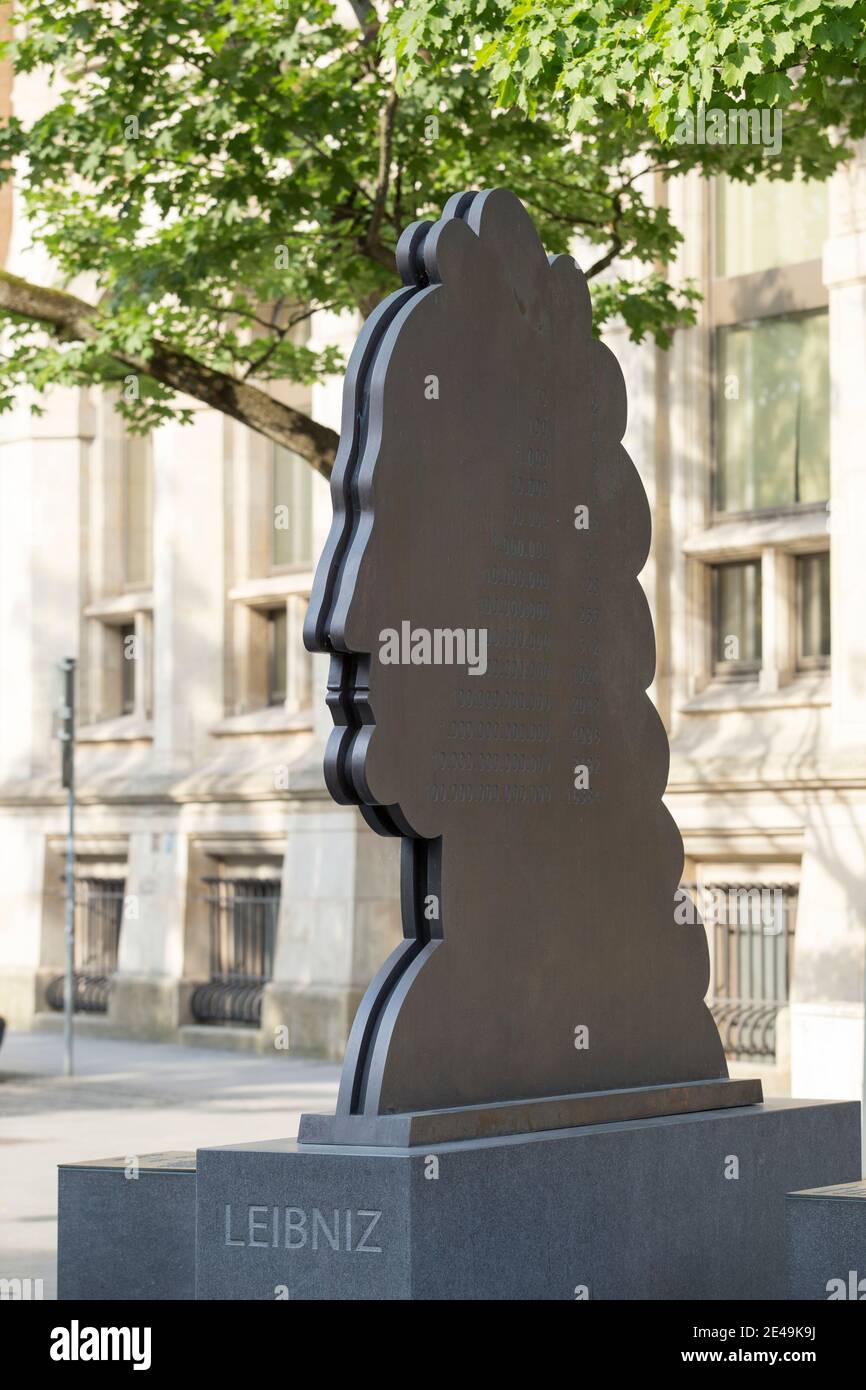 Leibniz-Denkmal mit Erläuterungen zum binären Zahlensystem, Hannover Stockfoto