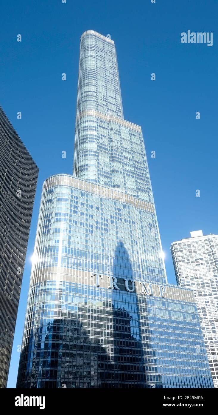 Chicago - Illinois. Das Trump International Hotel and Tower ist ein 98-stöckiges, 357 Meter hohes Gebäude, das vom Architekten Adrian Smith entworfen wurde und das höchste Gebäude in Chicago ist Stockfoto