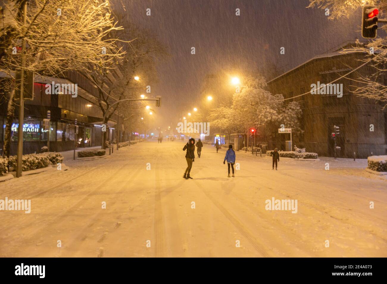 Eloy Gonzalo Straße, Chamberi, starker Schneefall durch Sturm Filomena, Madrid, Spanien Stockfoto