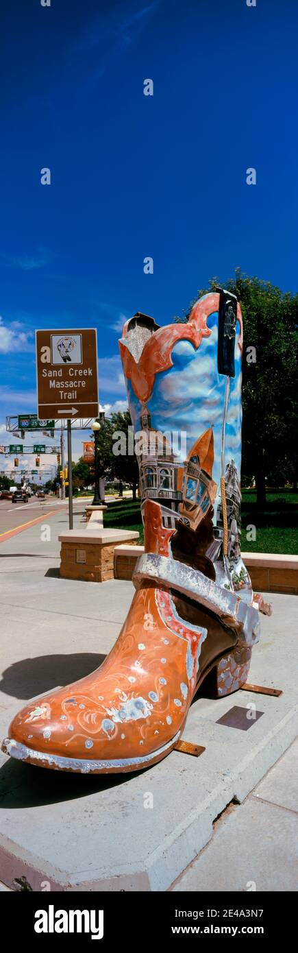 Cowboy Boot Skulptur in der Innenstadt von Cheyenne, Wyoming, USA Stockfoto