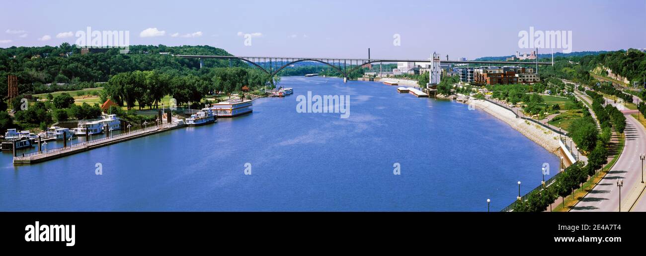 Hochwinkelansicht eines Flusses, Mississippi River, St. Paul, Minnesota, USA Stockfoto