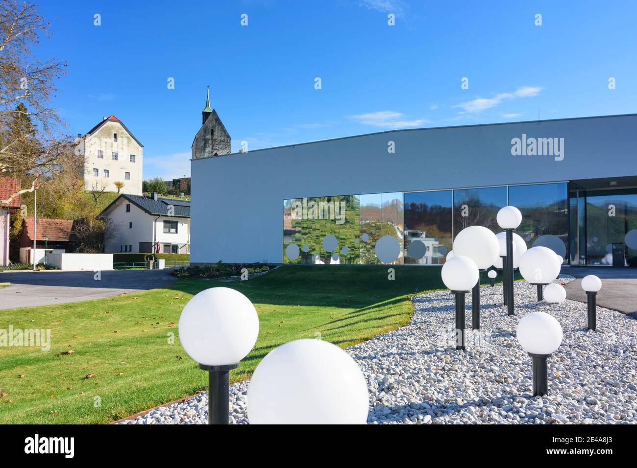 Bad Schönau, Kulturzentrum Sconarium, Wehrkirche Bad Schönau, Pfarrhaus (ehem. Festes Haus), Wiener Alpen, Alpen, Niederösterreich, Österreich Stockfoto