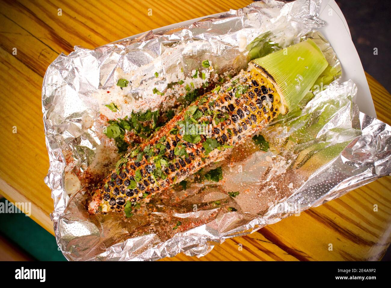 Fire Roasted Corn at Bien: Karibisches und lateinamerikanisches Restaurant. Gelegen an 1000 Eaton St, Key West, FL 33040. Ausgezeichnetes Essen! Stockfoto