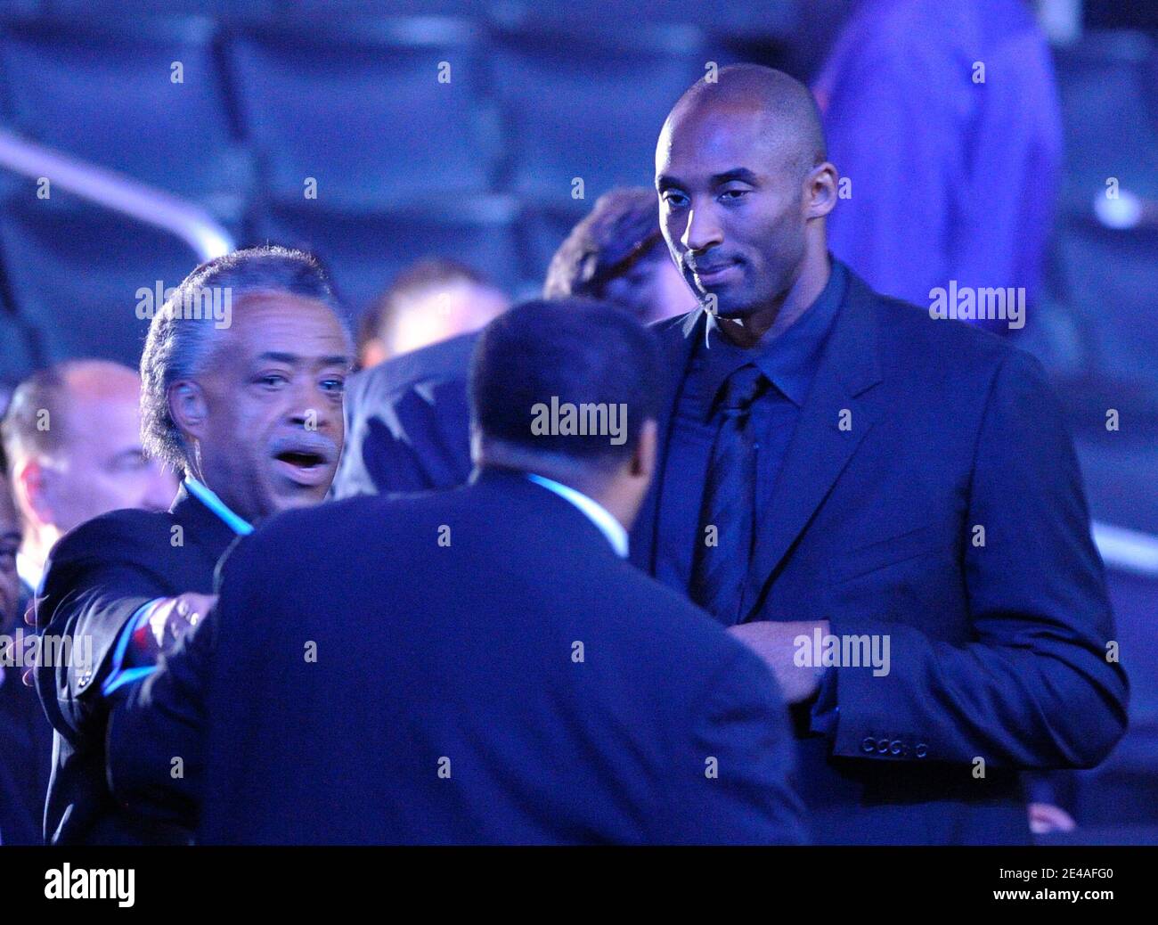 Reverend Al Sharpton, links, und Kobe Bryant kommen am 7. Juli 2009 zum Gottesdienst für Michael Jackson im Staples Center in Los Angeles, CA, USA. Foto von Mark J. Terrill/AP/PA-ABACAPRESS.COM (im Bild: Kobe Bryant, Al Sharpton) Stockfoto