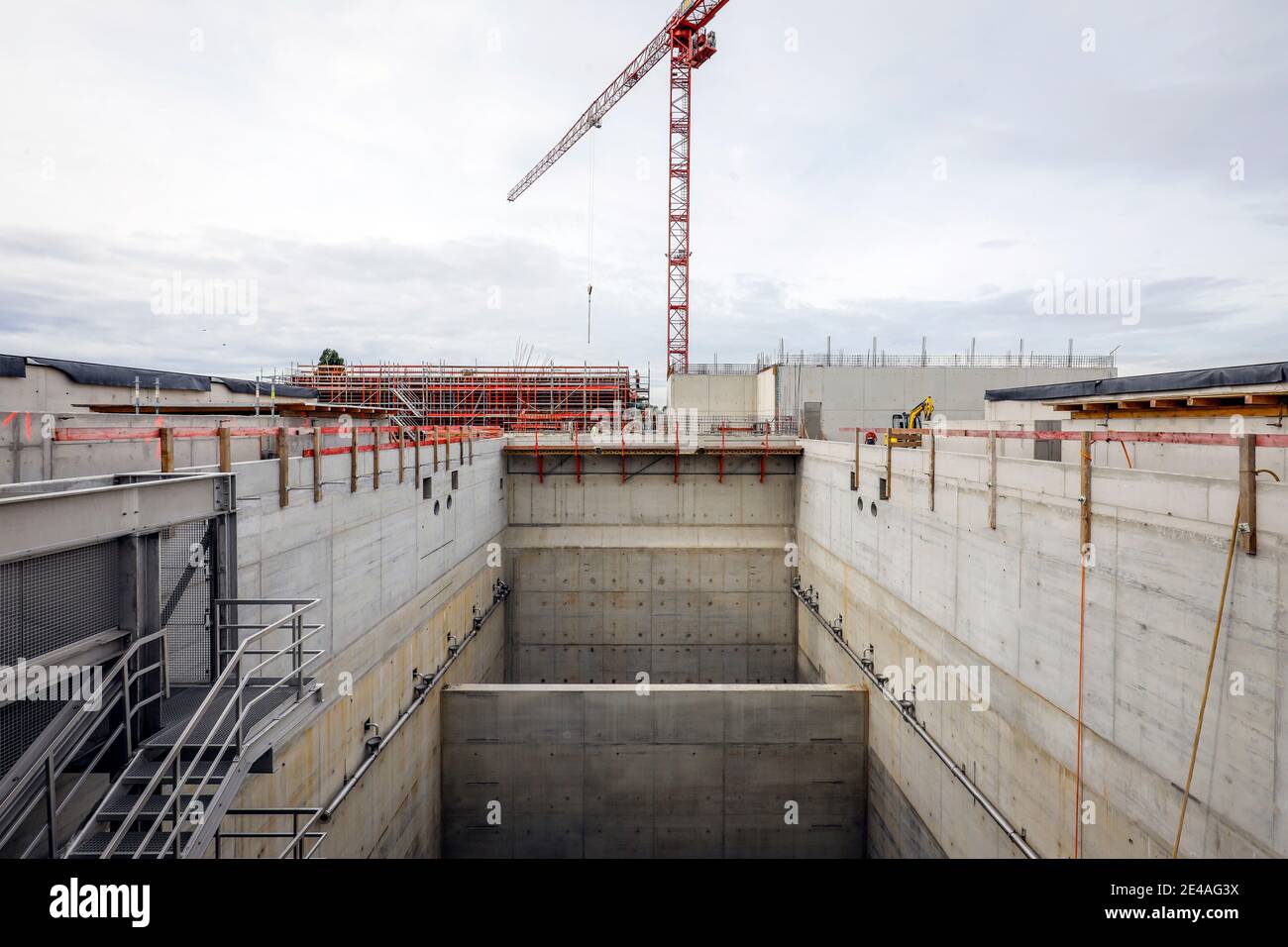 Oberhausen, Ruhrgebiet, Nordrhein-Westfalen, Deutschland - Emscher Umbau, Neubau des Emscher-AKE Kanals, hier Baustelle des Neubauprojektes für das Pumpwerk in Oberhausen. Stockfoto