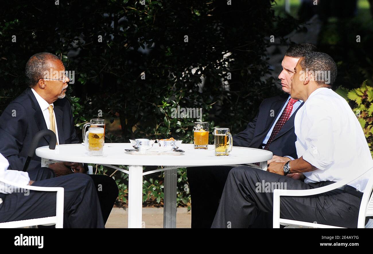 Präsident Barack Obama trifft sich am 30. Juli 2009 mit Sergeant James Crowley und Professor Henry Louis Gates Jr. vor dem Oval Office im Weißen Haus in Washington, DC. Foto von Olivier Douliery/ABACAPRESS.COM Stockfoto