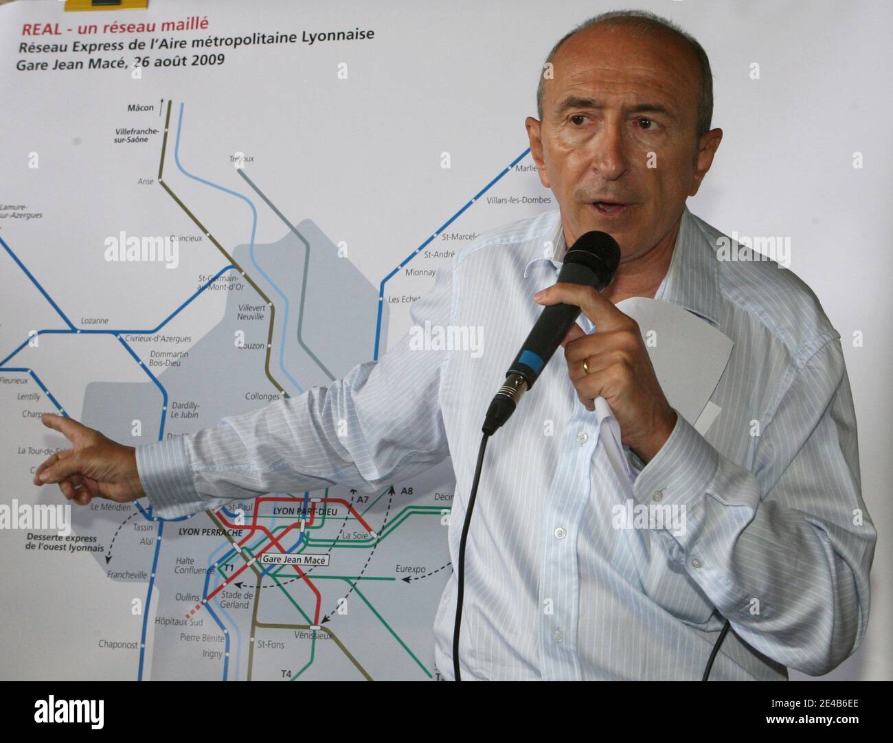 Der Bürgermeister von Lyon, Gerard Collomb, besucht am 26. August 2009 verschiedene Baustellen in Lyon, Frankreich. Fotos von Vincent Dargent/ABACAPRESS.COM Stockfoto