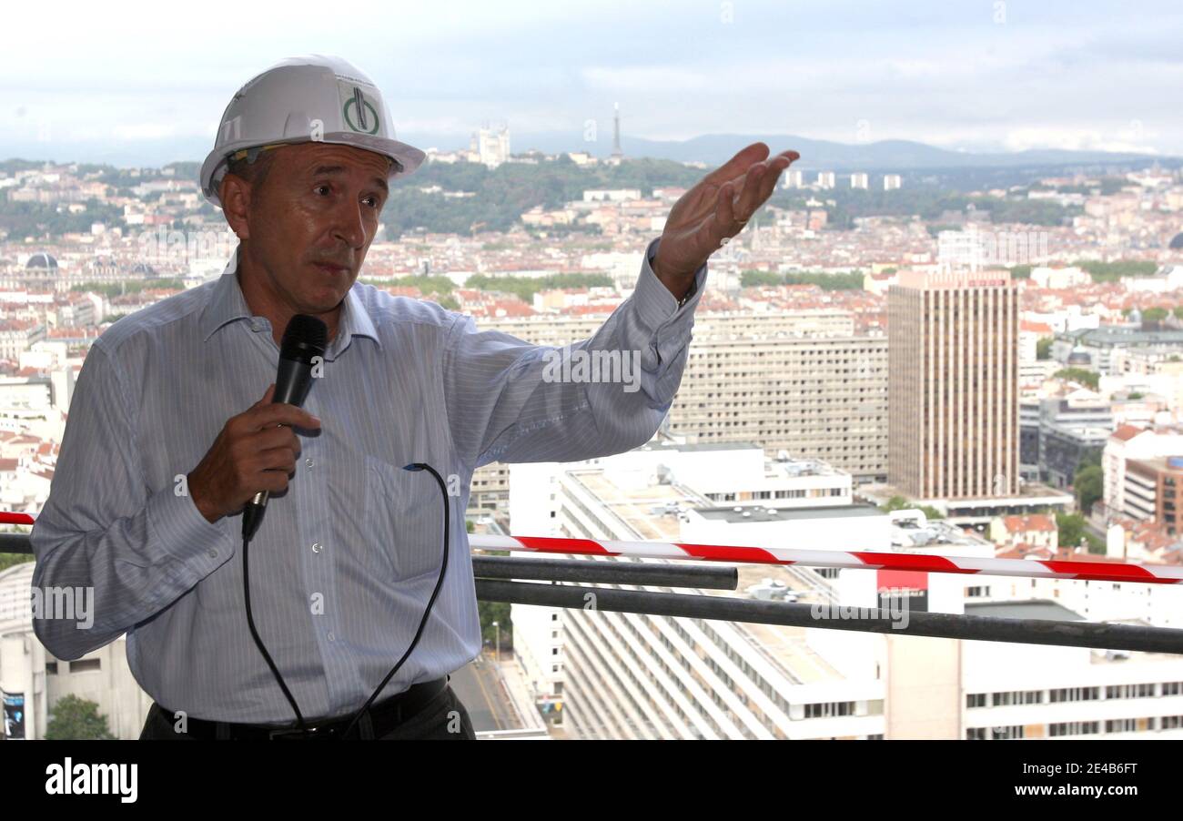 Der Bürgermeister von Lyon, Gerard Collomb, besucht am 26. August 2009 verschiedene Baustellen in Lyon, Frankreich. Fotos von Vincent Dargent/ABACAPRESS.COM Stockfoto