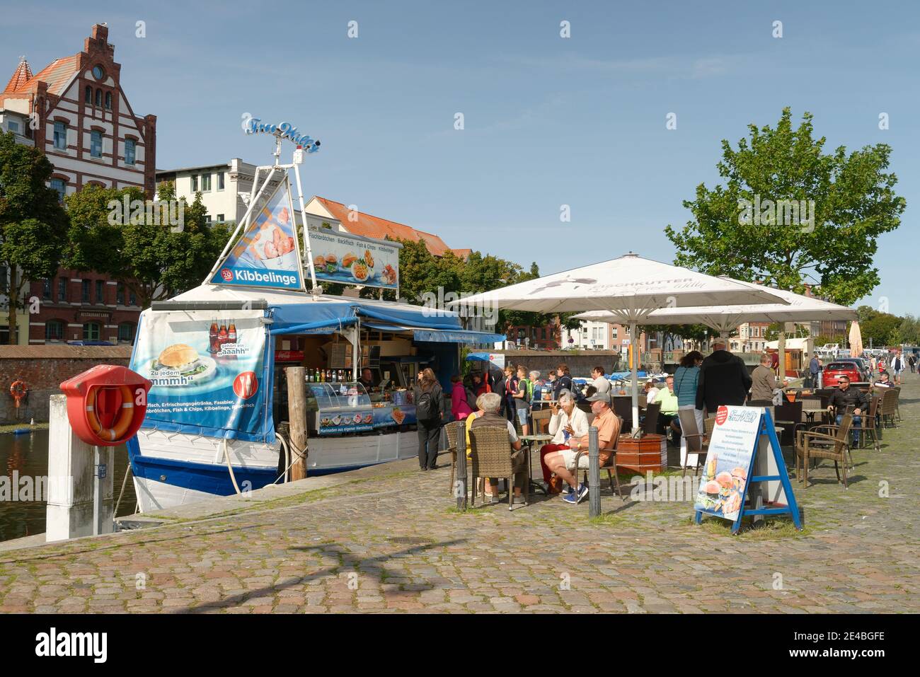 Angelkutter auf der Hafeninsel in Stralsund, Stralsund, Hansestadt, Ostsee, Mecklenburg-Vorpommern, Deutschland Stockfoto