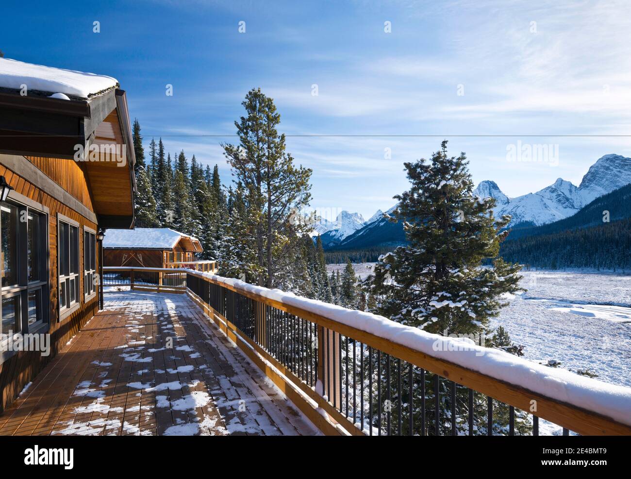 Mount Engadine Lodge im Spray Valley Provincial Park, Commonwealth Peak, Burstall Mountain, Alberta, Kanada Stockfoto