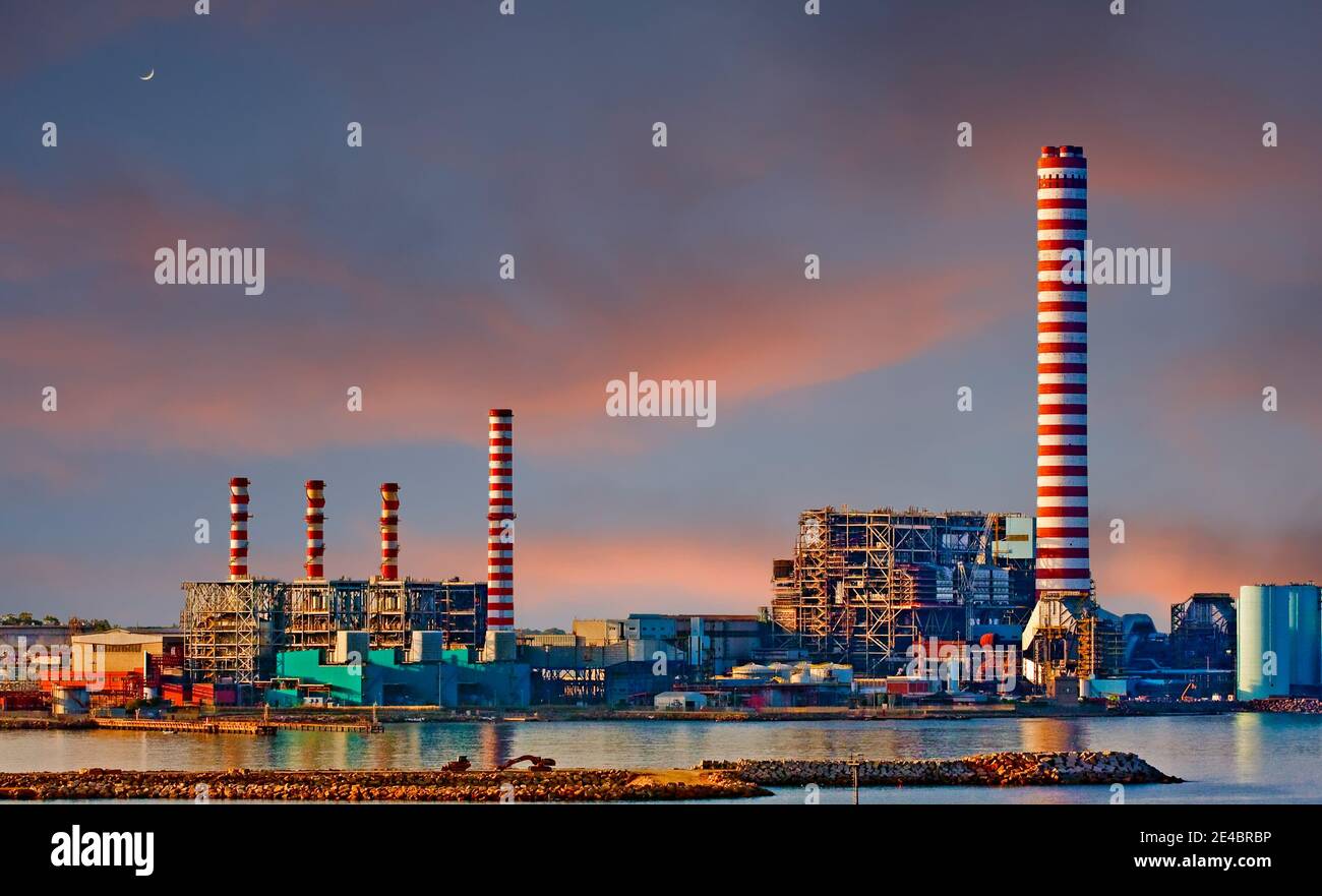 Seaside Industry at Dawn Stockfoto