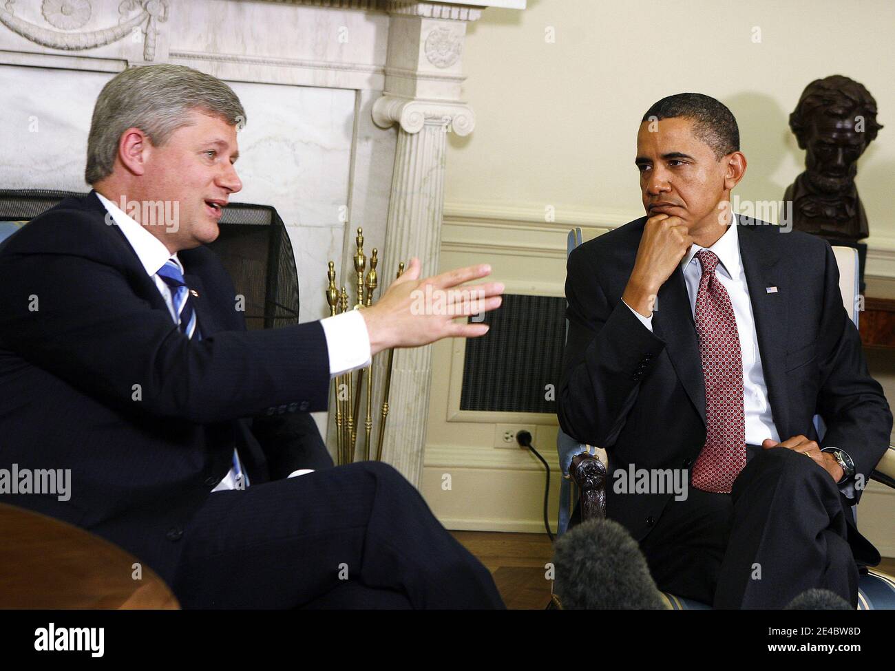 Präsident Barack Obama trifft sich am 16. September 2009 im Oval Office des Weißen Hauses in Washington, DC, USA mit dem kanadischen Premierminister Stephen Harper. Foto von Aude Guerrucci/ABACAPRESS.COM Stockfoto
