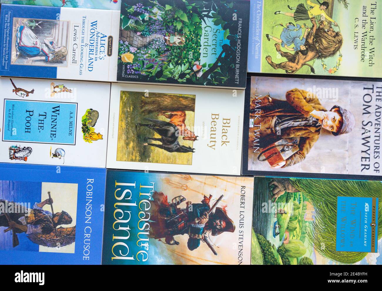 Auswahl an beliebten klassischen Kinderbüchern, Stanwell Moor, Surrey, England, Vereinigtes Königreich Stockfoto