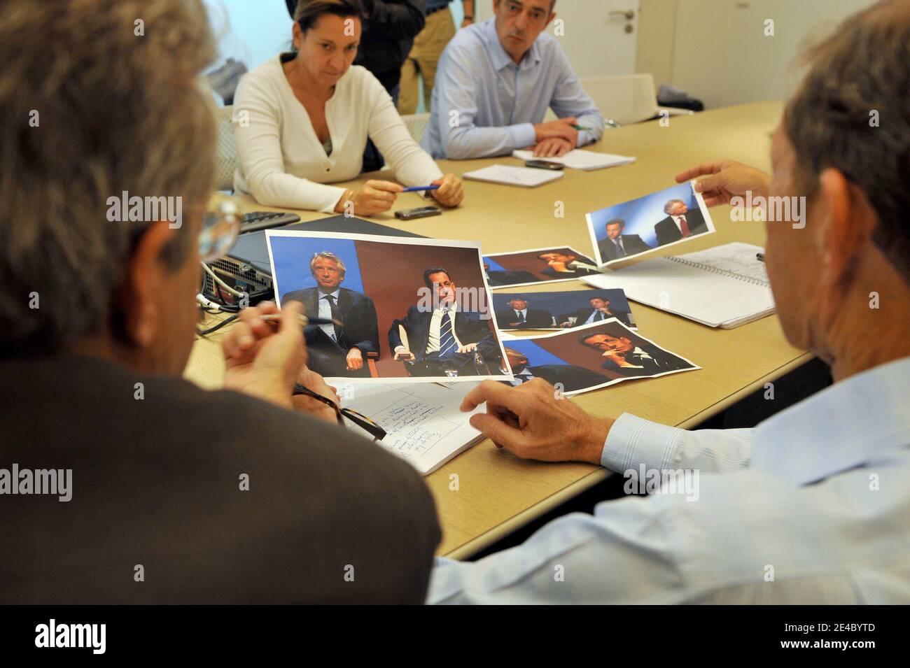 Etienne Mougeotte nimmt am 20. September 2009 an einer Redaktionskonferenz mit Journalisten für die neue Ausgabe des Figaro in Paris Teil. Foto von Thierry Orban/ABACAPRESS.COM Stockfoto